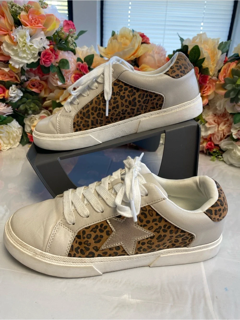 art class™ Leopard Star Court Sneakers White Girls Size 5